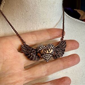 BETSEY JOHNSON WINGED HEART NECKLACE “LOVE” SPELLOUT COPPER CRYSTAL PAVE 18” EUC